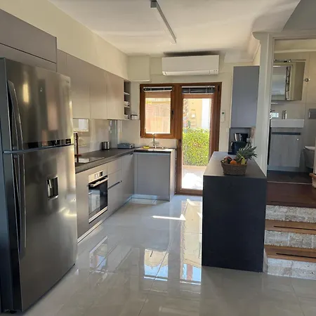 Exceptional Beachfront Blue Pearl וילה *